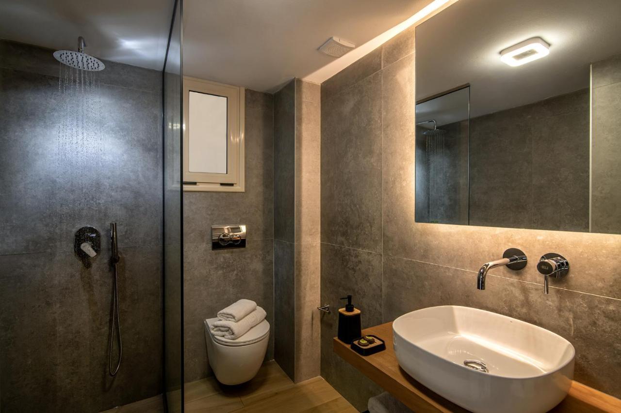 Diamanti Beachfront Apt-ligaria